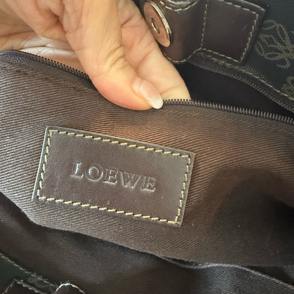 Loewe Vintage Anagram Logo Tote Bag
Brown and Black Shoulder Bag - Picture 16 of 16
